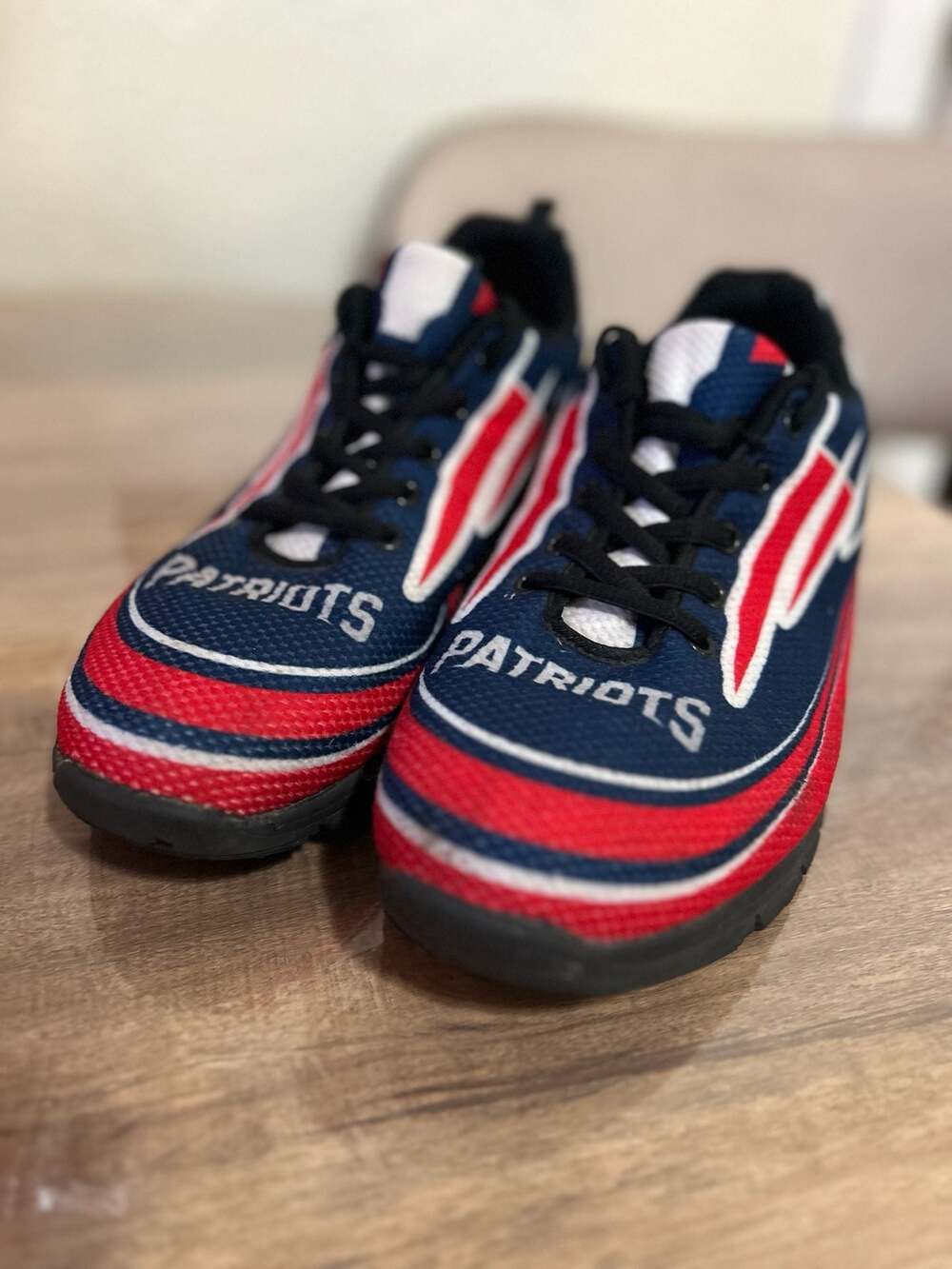 New England Patriots Red Running Shoes Sneakers Men's 7 Women's 9 - Picture 5 of 7